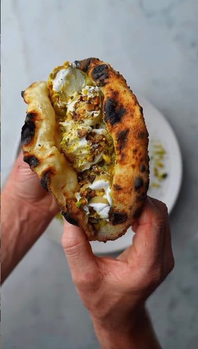 بانوزو يُمسك باليد